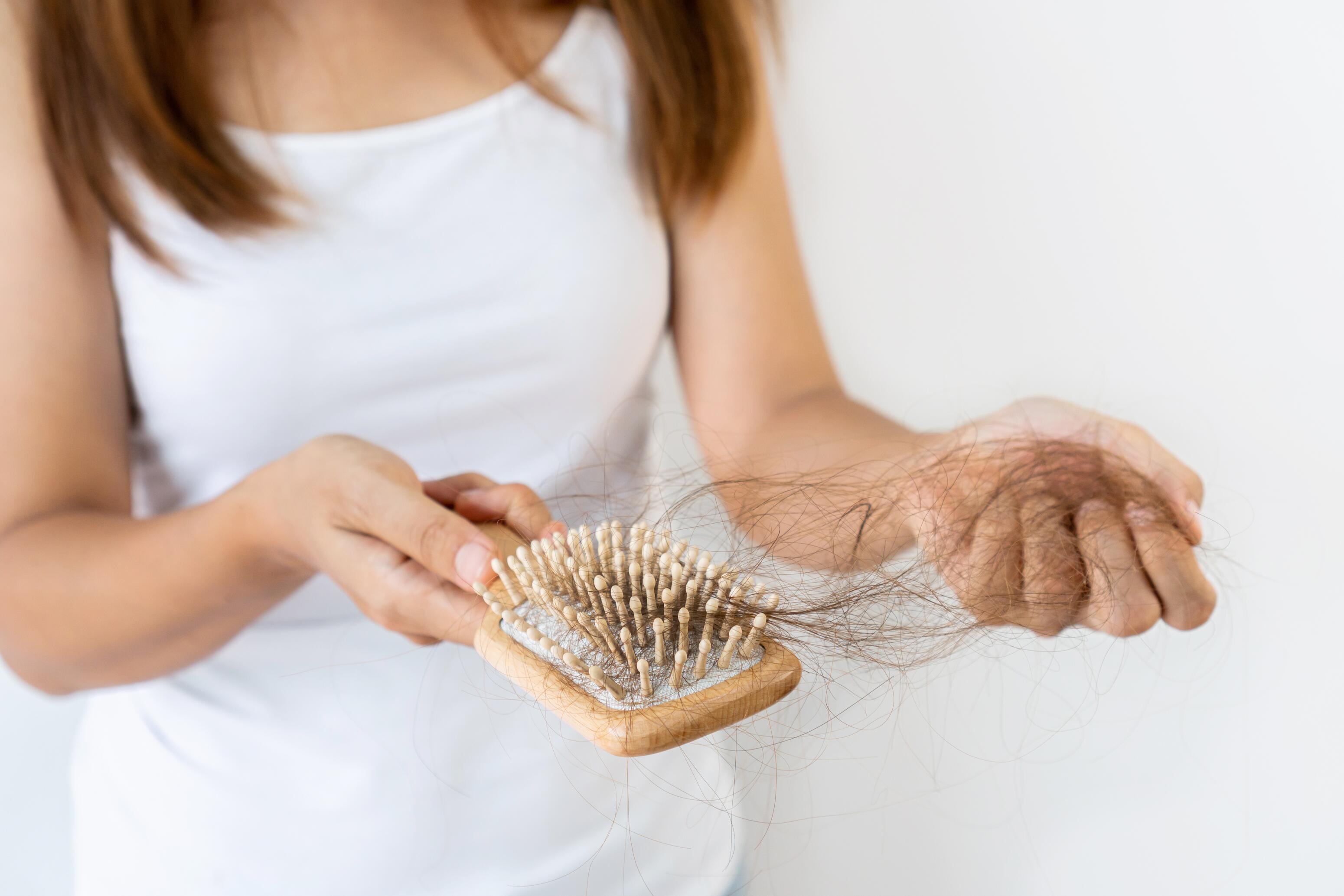 Pourquoi les femmes perdent leurs cheveux